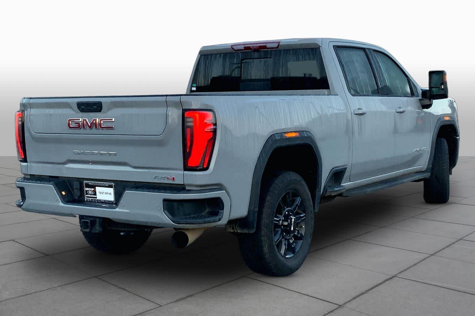 Used 2024 GMC Sierra 2500 AT4 w/ AT4 Premium Plus Package AWD/4WD image 12