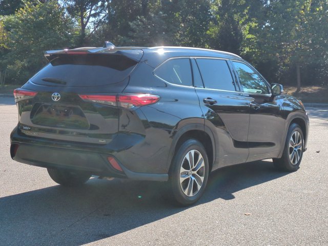 Used 2022 Toyota Highlander XLE FWD image 4
