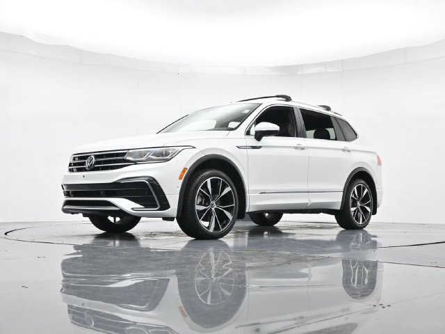 Used 2023 Volkswagen Tiguan SEL R-Line AWD/4WD image 32