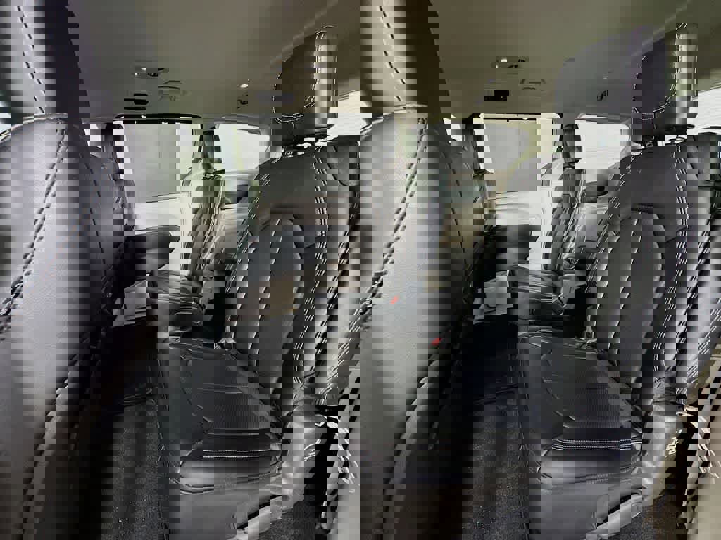 Used 2024 Chrysler Pacifica Touring-L image 17