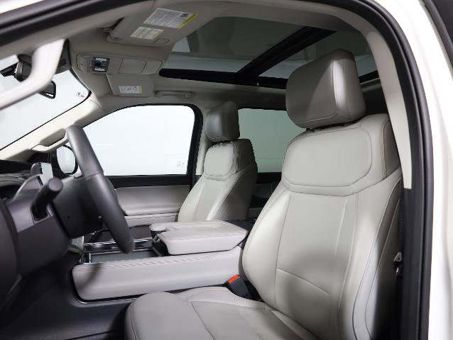 Certified 2025 Ford Expedition Active image 8