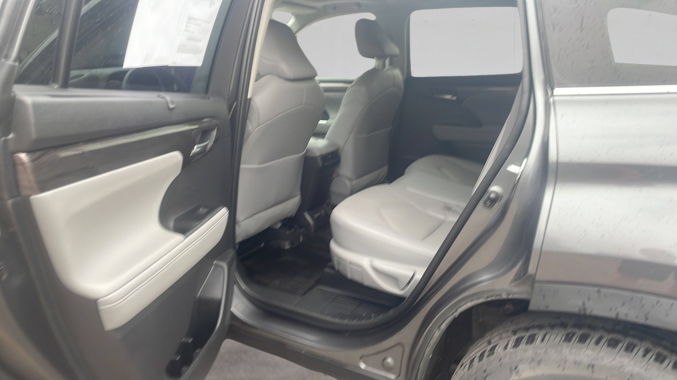 Used 2023 Toyota Highlander Limited AWD/4WD image 14