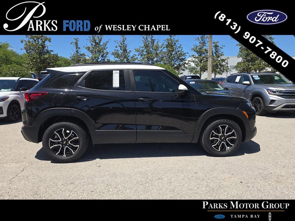Used 2023 Chevrolet TrailBlazer ACTIV image 2