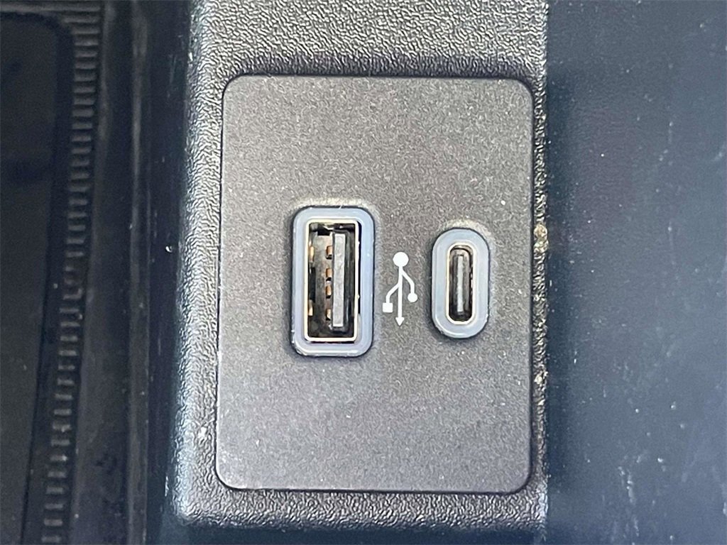 Certified 2021 Ford Edge Titanium image 23