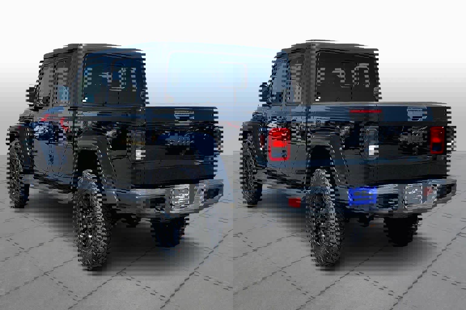 Used 2022 Jeep Gladiator Sport image 4