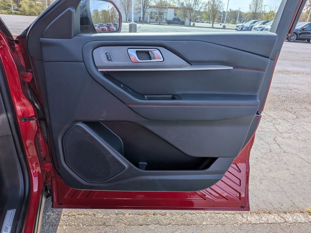 Certified 2025 Ford Explorer ST-Line image 32