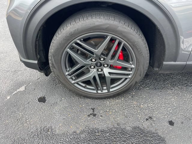 Certified 2025 Ford Explorer ST RWD image 3