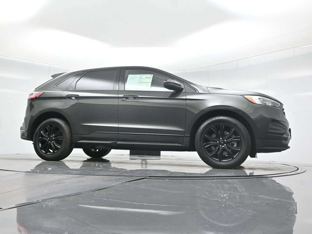 Certified 2022 Ford Edge SE w/ Black Appearance Package AWD/4WD image 4