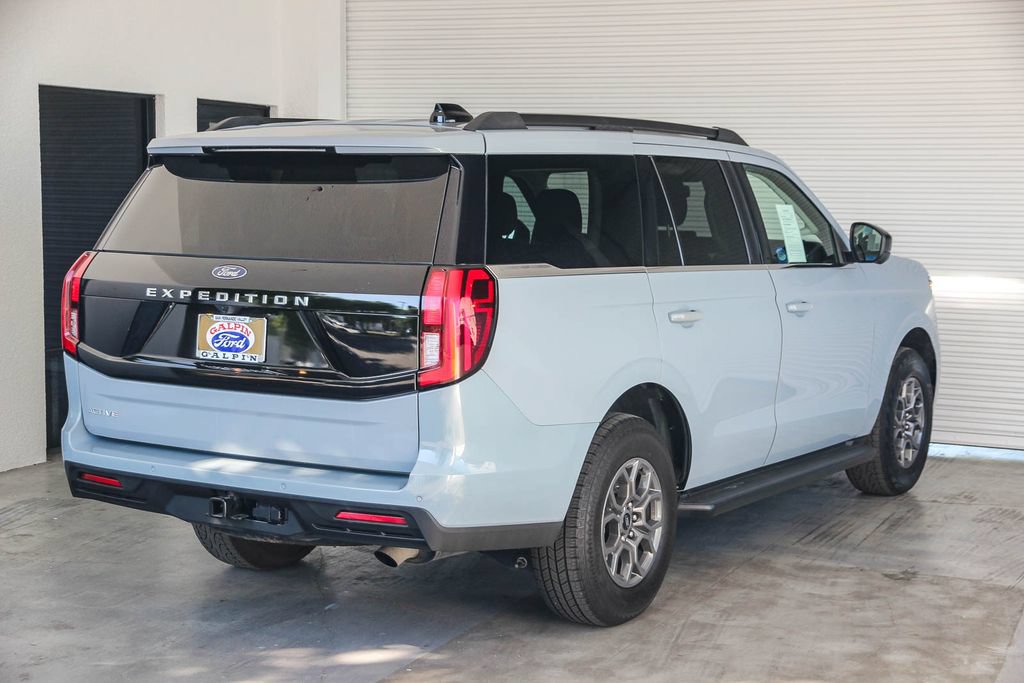 Certified 2025 Ford Expedition Active RWD image 4