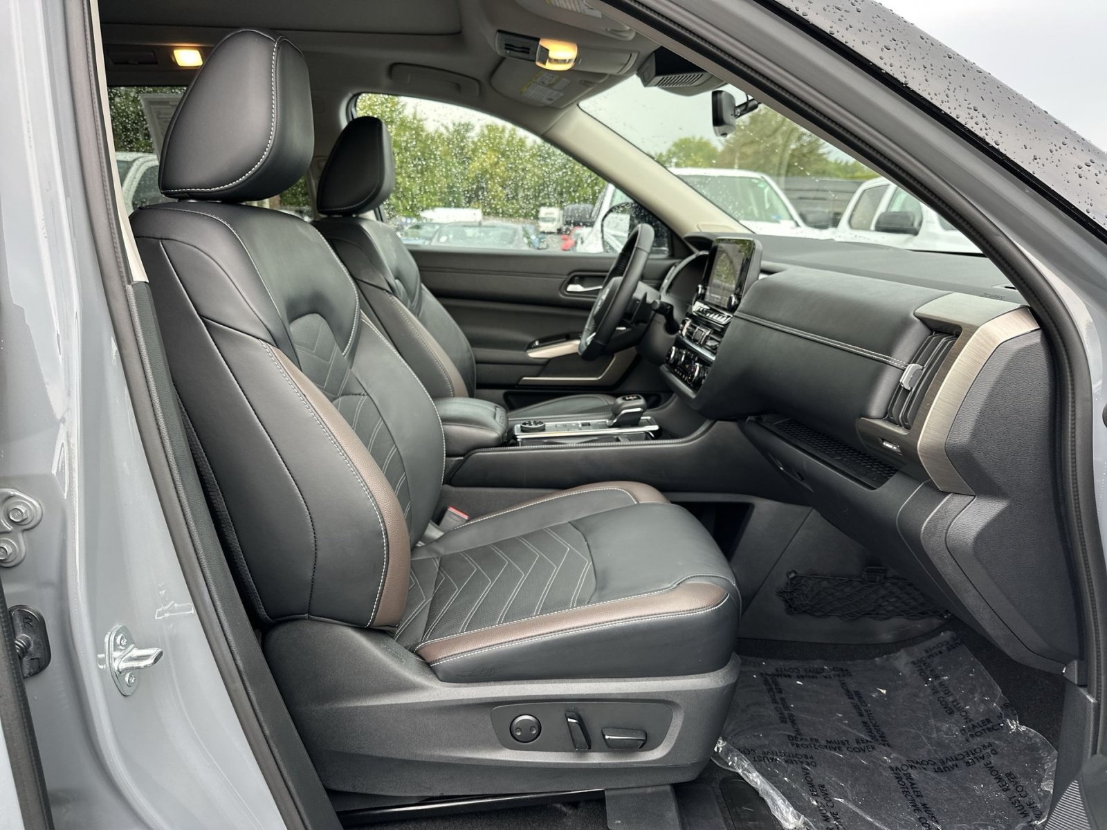 Used 2024 Nissan Pathfinder Platinum AWD/4WD image 29
