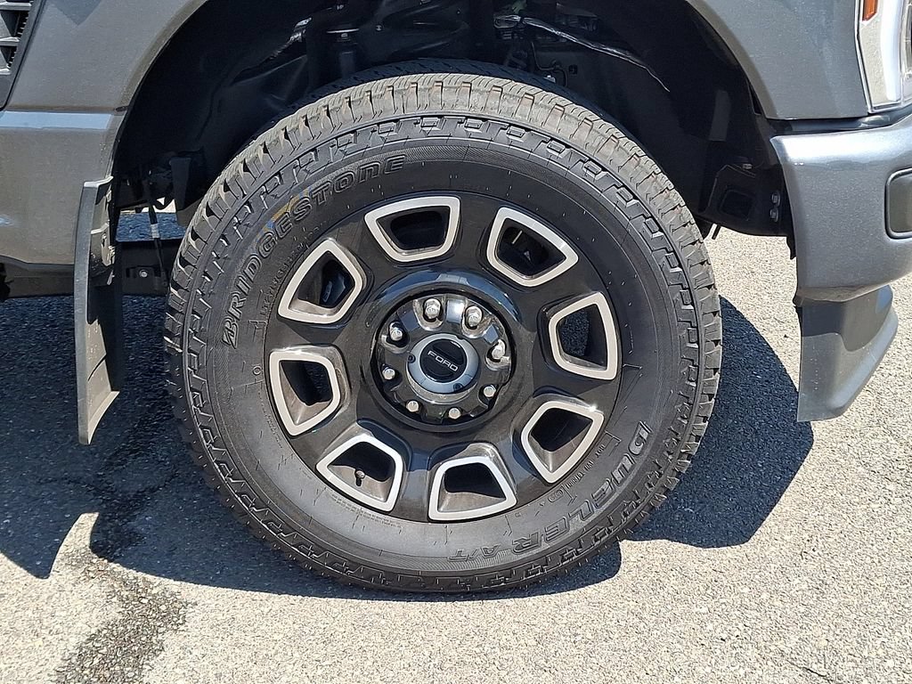 Certified 2026 Ford F350 Platinum AWD/4WD image 11