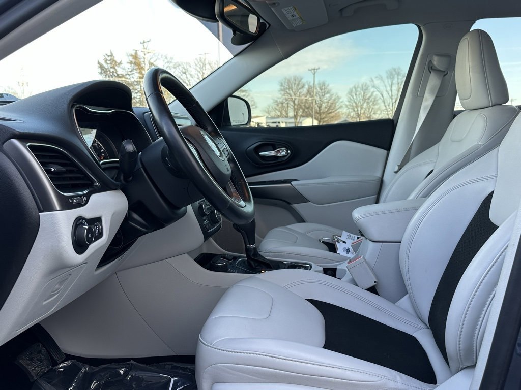 Used 2021 Jeep Cherokee Latitude Plus image 11