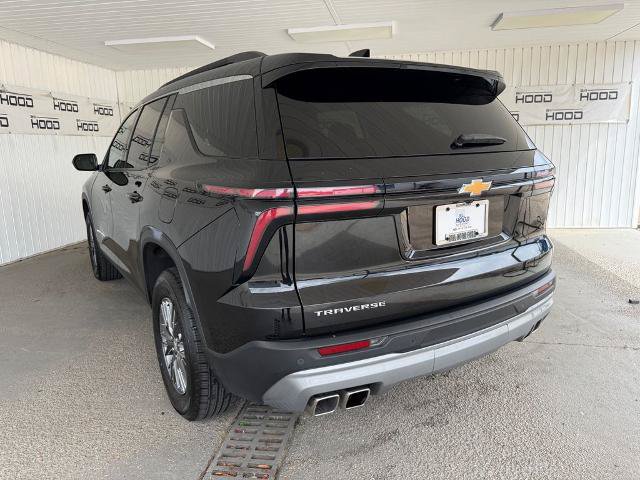Used 2025 Chevrolet Traverse LT FWD image 2