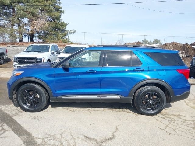 Certified 2022 Ford Explorer XLT w/ Equipment Group 202A image 7