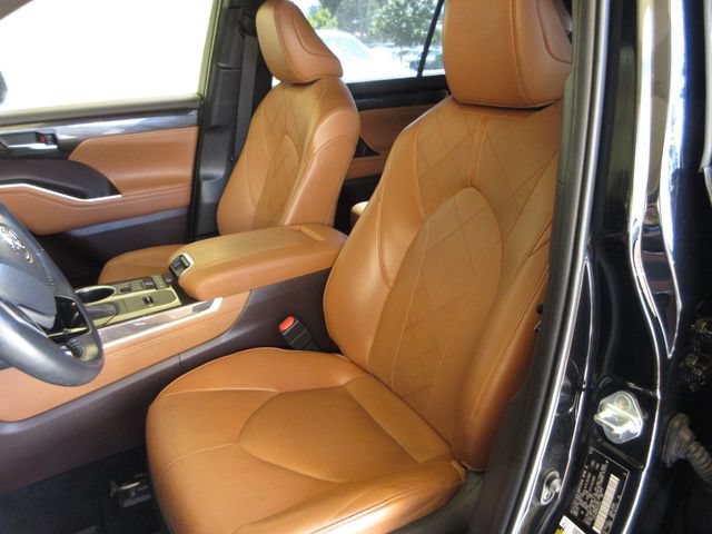 Used 2022 Toyota Highlander Platinum FWD image 11