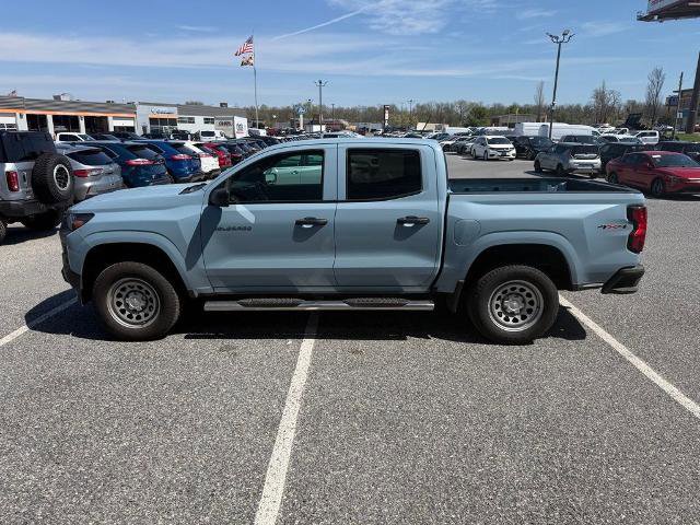 Used 2025 Chevrolet Colorado W/T w/ Advanced Trailering Package AWD/4WD image 2
