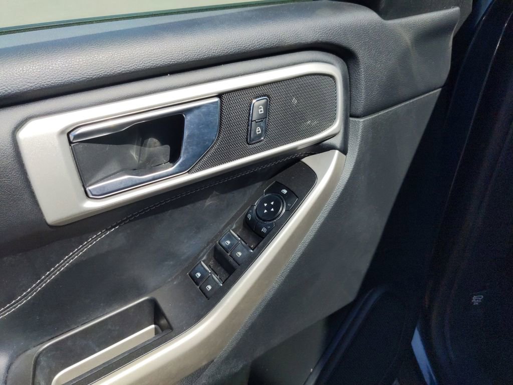 Certified 2022 Ford Explorer XLT w/ Equipment Group 202A image 19