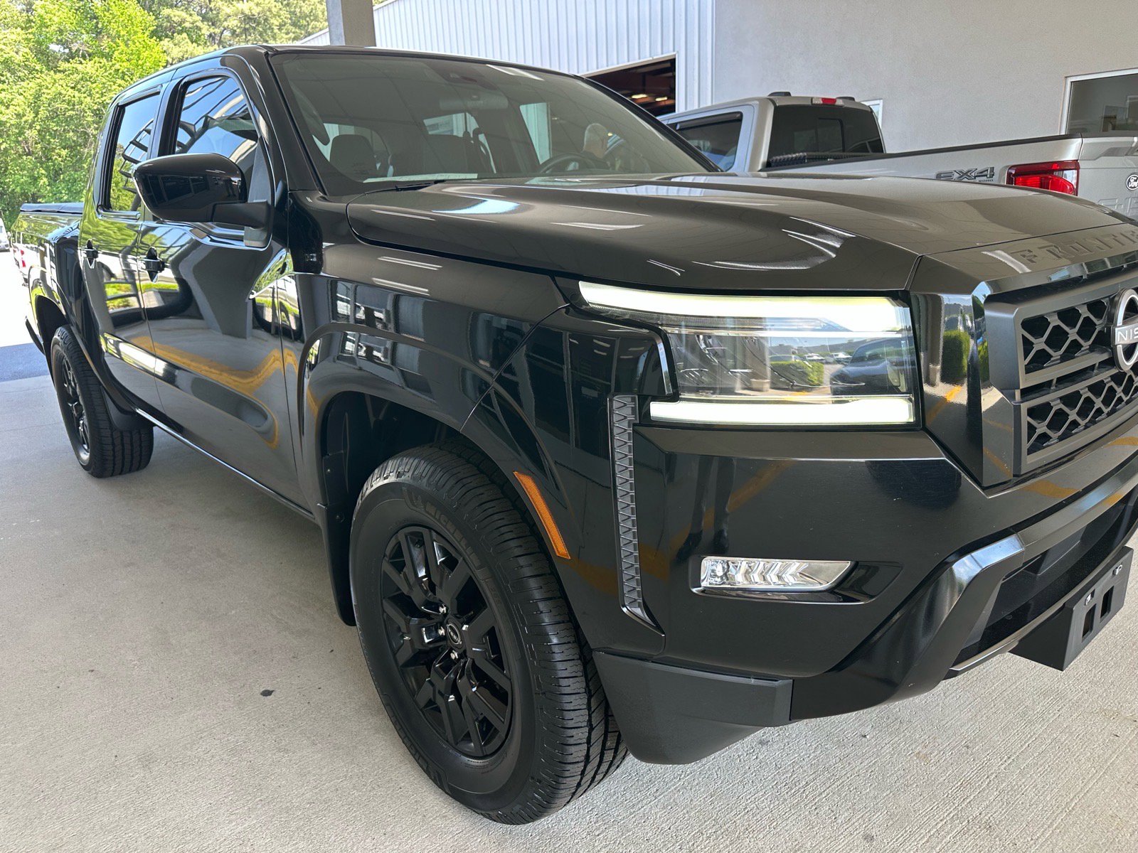 Used 2023 Nissan Frontier SV w/ Midnight Edition Package RWD image 7