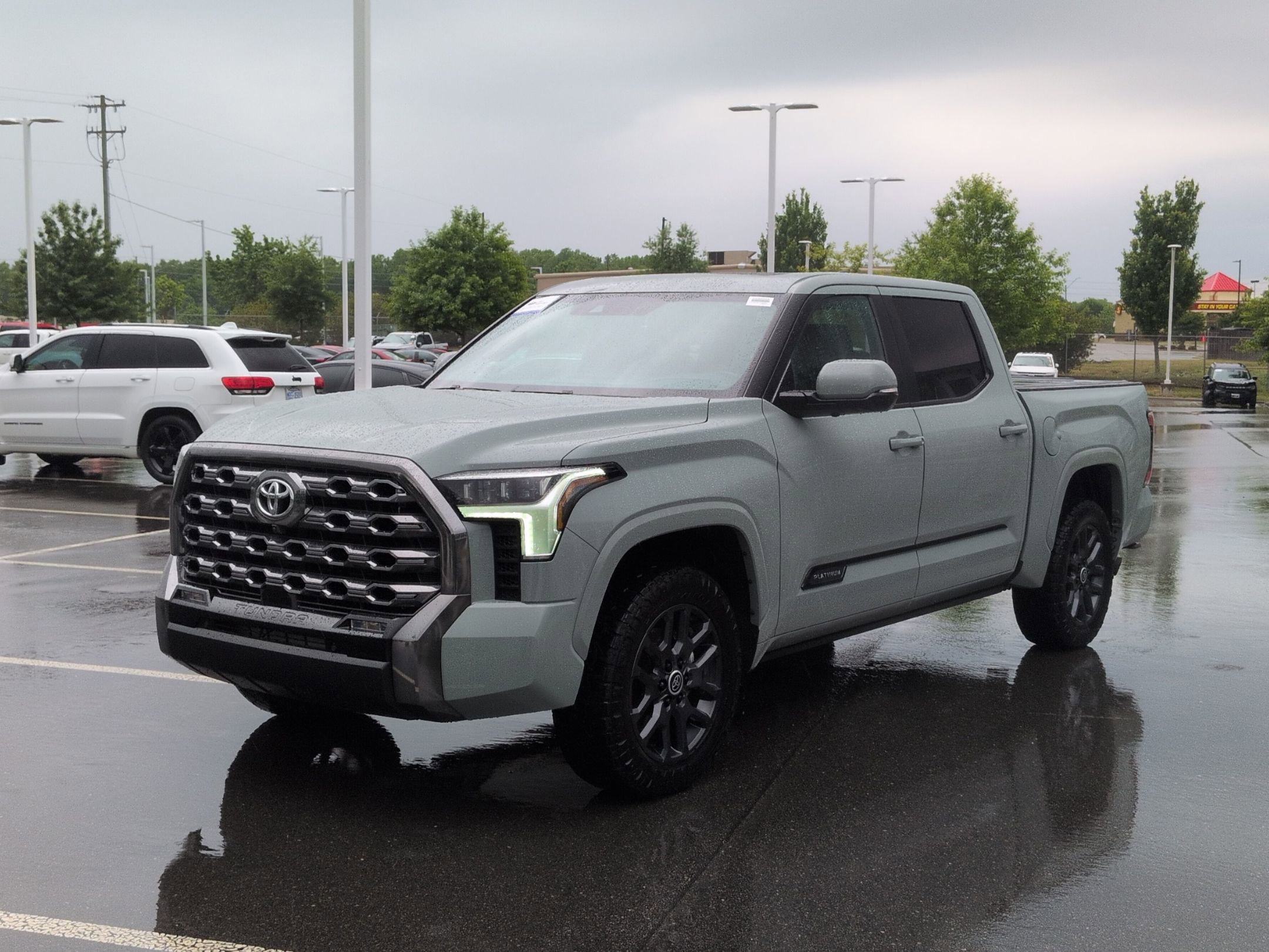 Used 2024 Toyota Tundra Platinum AWD/4WD image 8