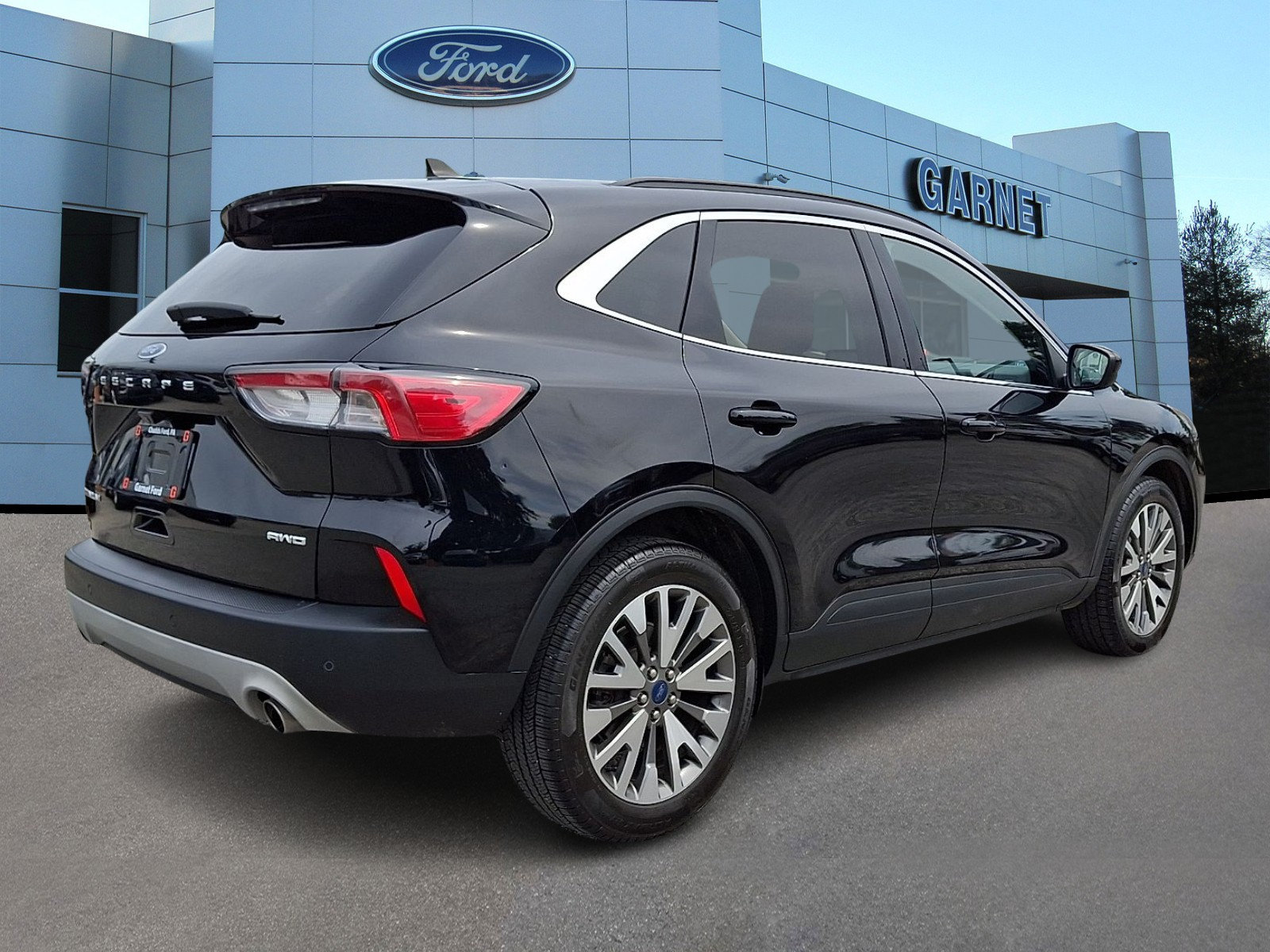 Certified 2022 Ford Escape Titanium AWD/4WD image 8