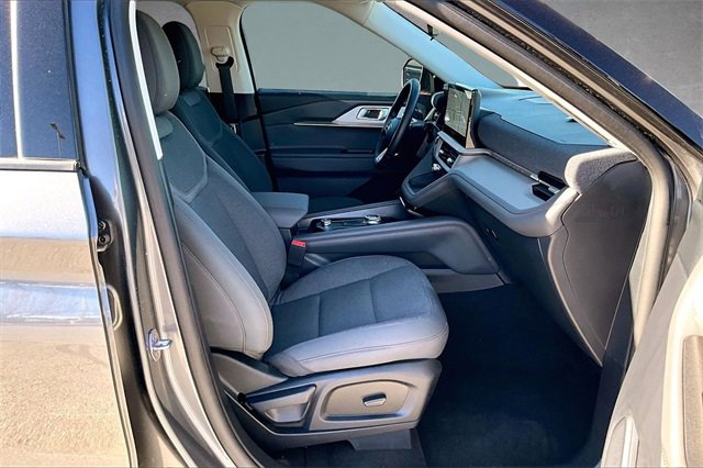 Certified 2025 Ford Explorer Active image 6