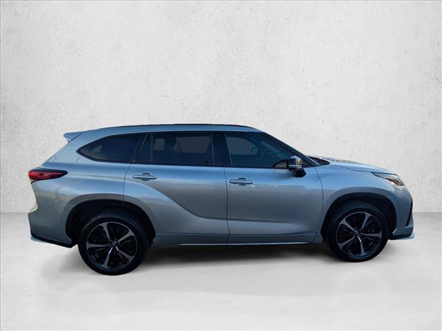 Used 2021 Toyota Highlander XSE AWD/4WD image 4