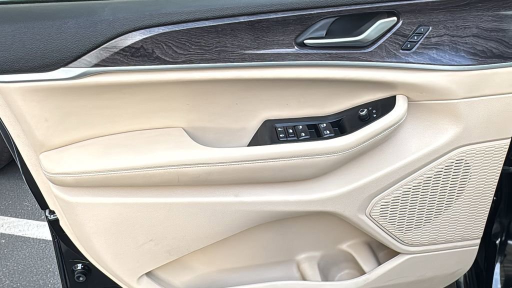 Used 2023 Jeep Grand Cherokee Limited image 19