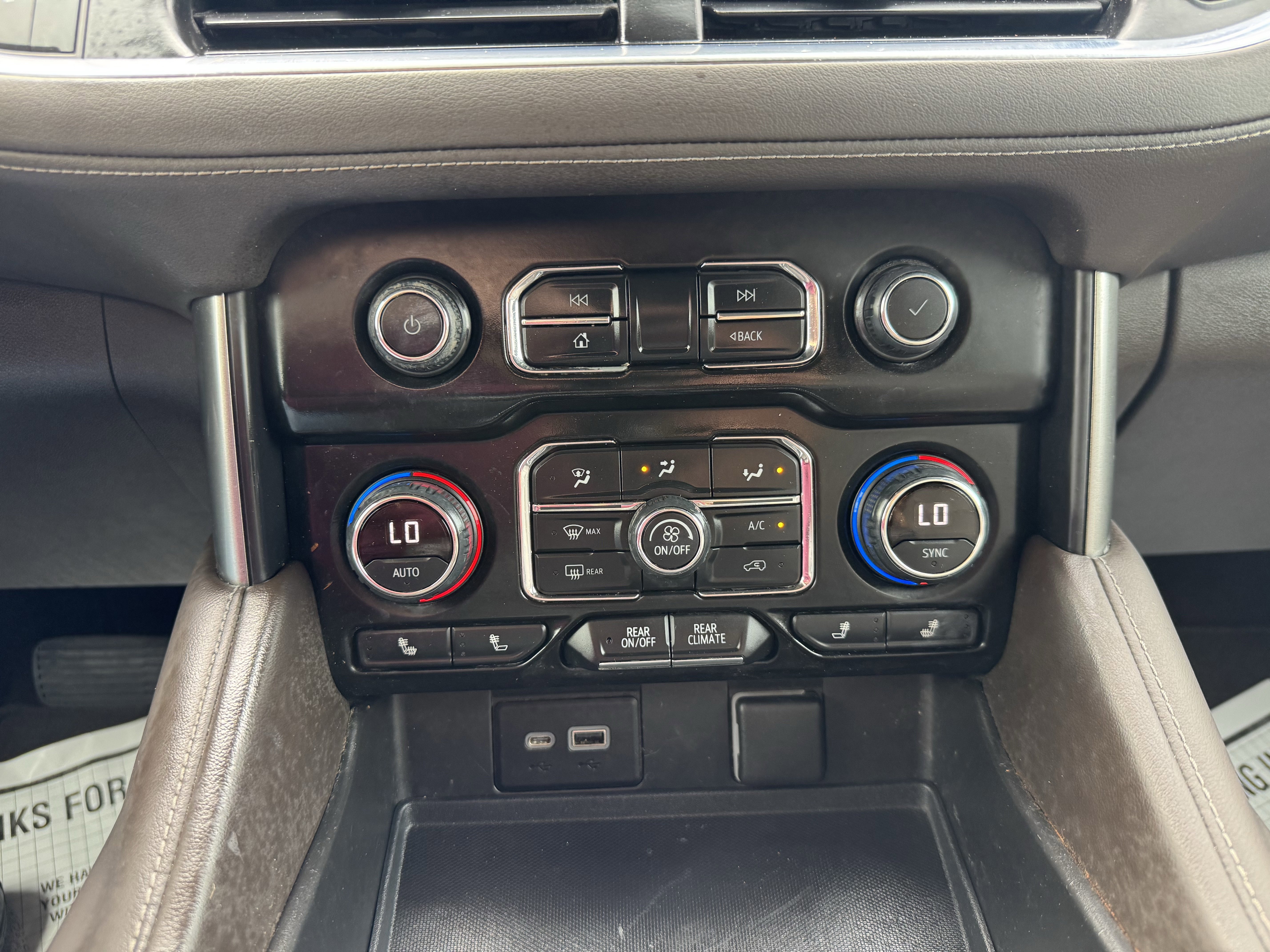 Used 2021 Chevrolet Tahoe Z71 w/ Luxury Package AWD/4WD image 15