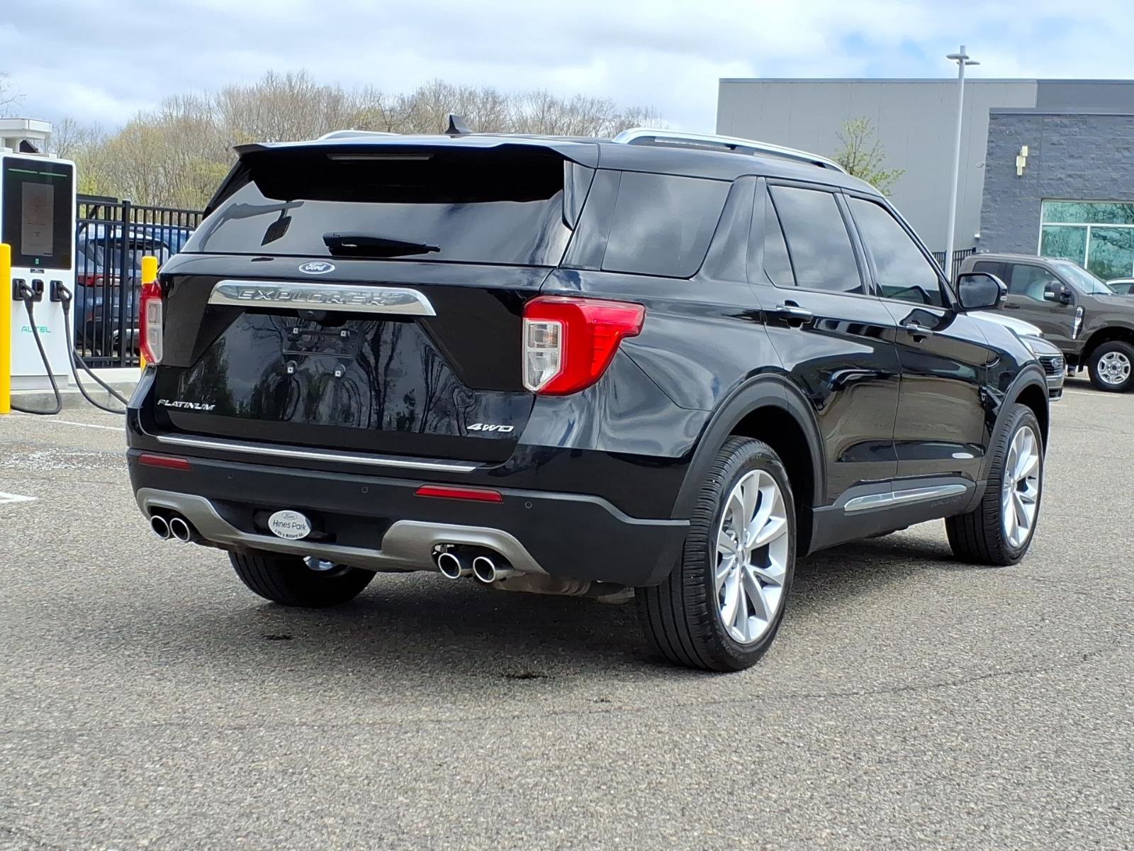 Certified 2023 Ford Explorer Platinum w/ Technology Package AWD/4WD image 7