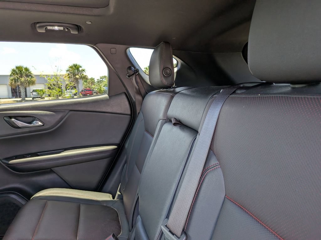 Used 2021 Chevrolet Blazer RS w/ Enhanced Convenience Package FWD image 17