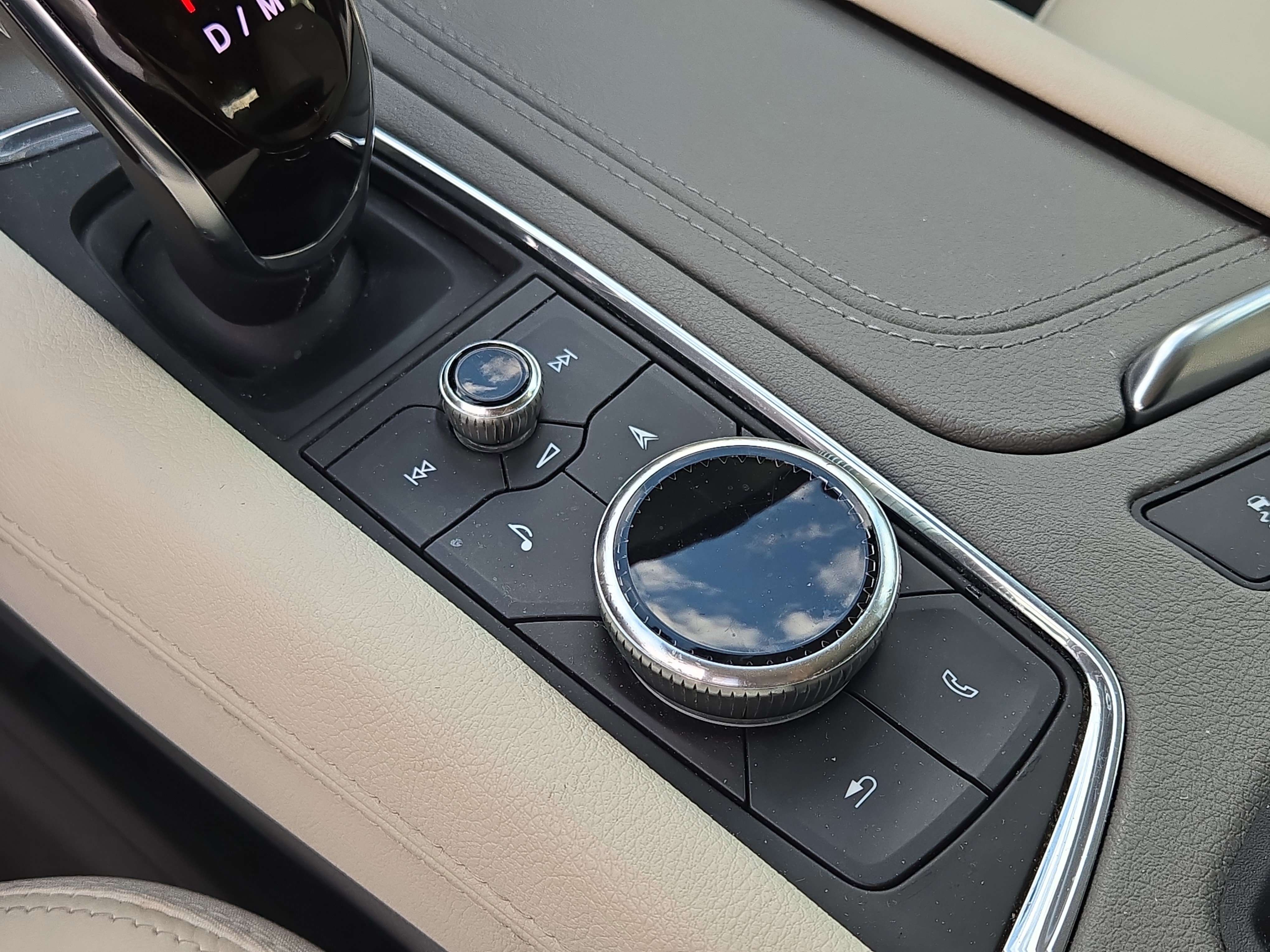 Used 2022 Cadillac XT5 Premium Luxury image 32