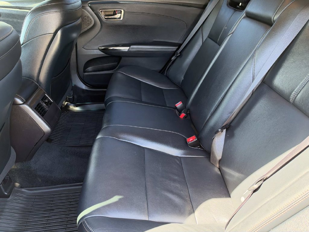 Used 2018 Toyota Avalon XLE Premium w/ Carpet Mat Package FWD image 18