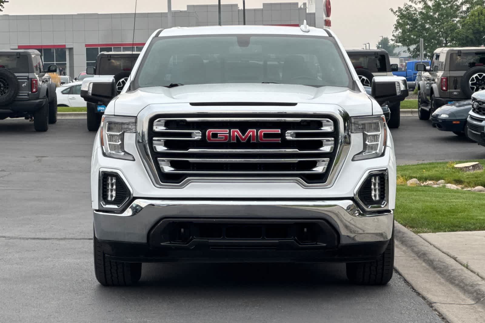 Used 2022 GMC Sierra 1500 SLT w/ SLT Convenience Package AWD/4WD image 10