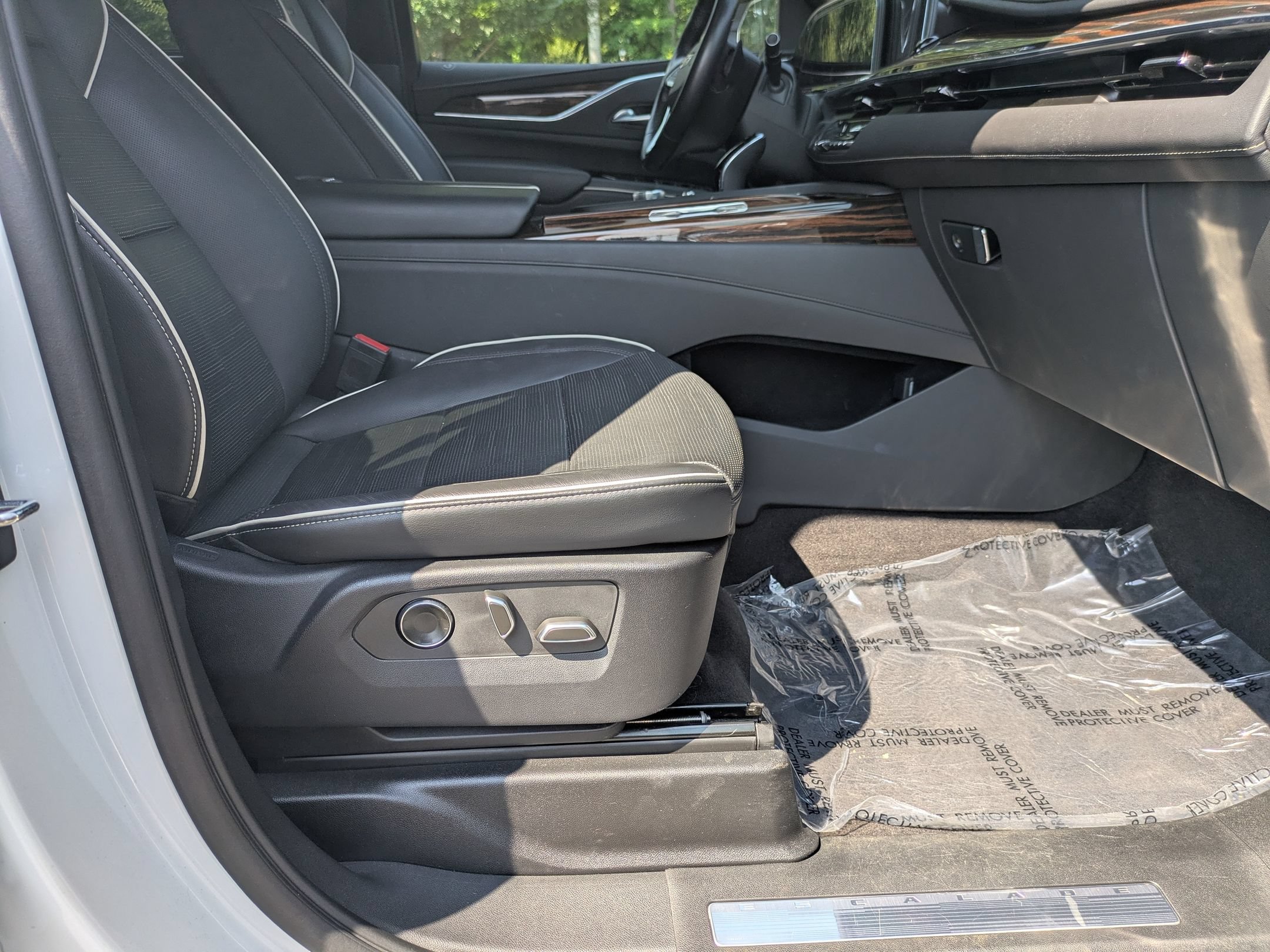 Used 2023 Cadillac Escalade Premium Luxury AWD/4WD image 44