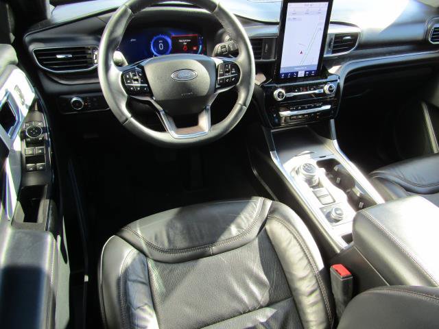 Certified 2022 Ford Explorer Platinum w/ Equipment Group 601A image 2