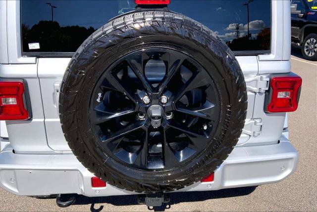Used 2023 Jeep Wrangler Unlimited Sahara AWD/4WD image 33