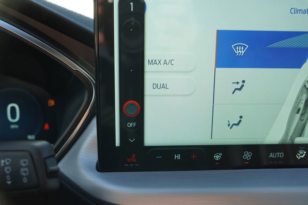 Certified 2025 Ford Escape Platinum w/ Premium Technology Package image 28