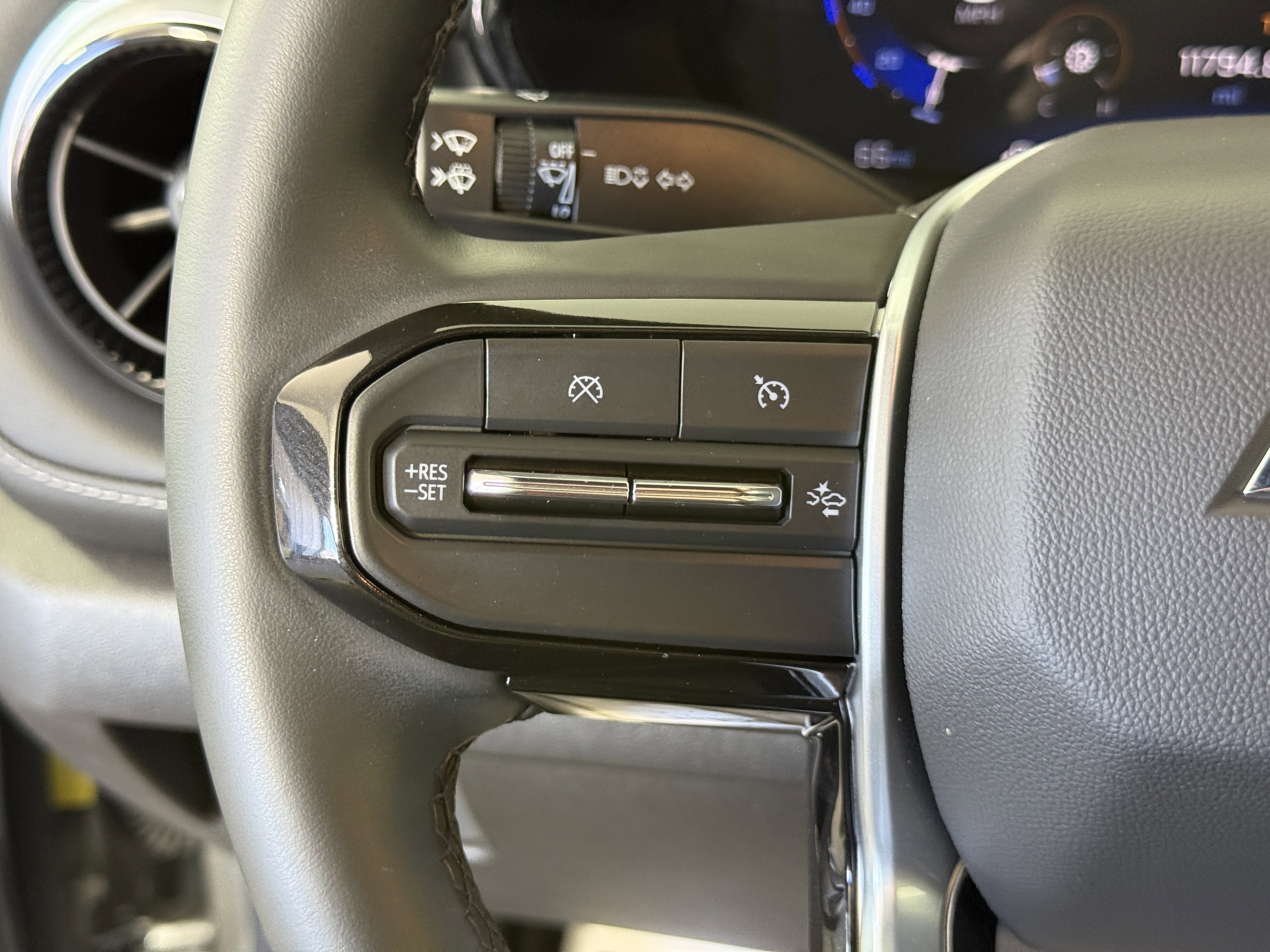 Used 2024 Chevrolet Colorado LT w/ LT Convenience Package II image 24