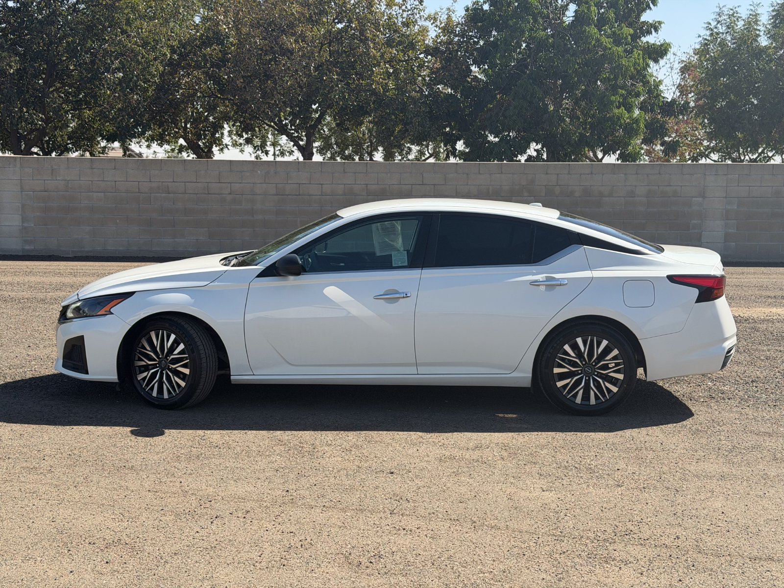 Used 2024 Nissan Altima 2.5 SV FWD image 9