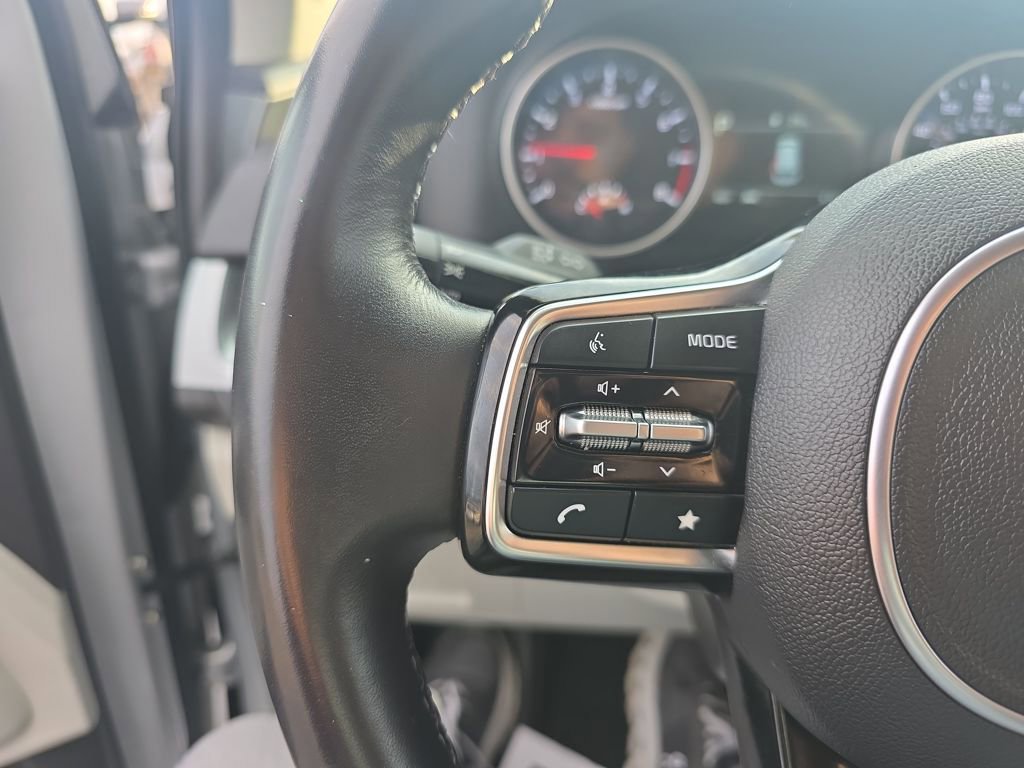 Used 2023 Kia Carnival LX FWD image 22
