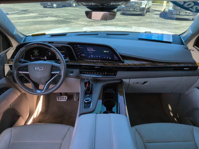Used 2024 Cadillac Escalade Sport Platinum w/ LPO, ONYX Package AWD/4WD image 17