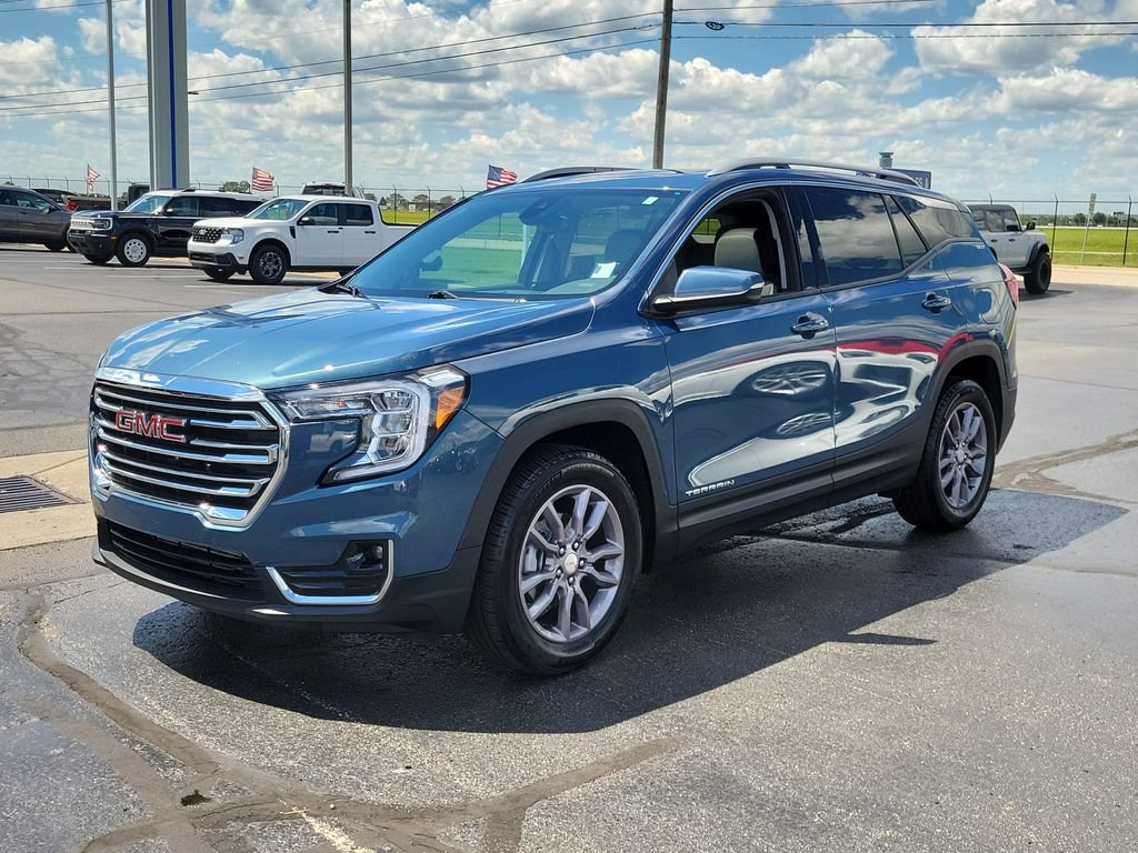 Used 2024 GMC Terrain SLT w/ Infotainment Package II AWD/4WD image 8