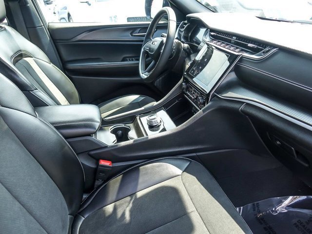 Used 2024 Jeep Grand Cherokee Altitude image 31