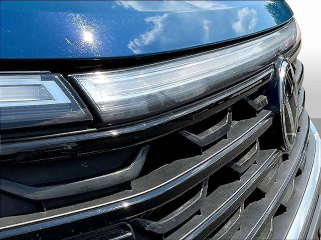 Used 2025 Volkswagen Atlas Cross Sport SE FWD image 34