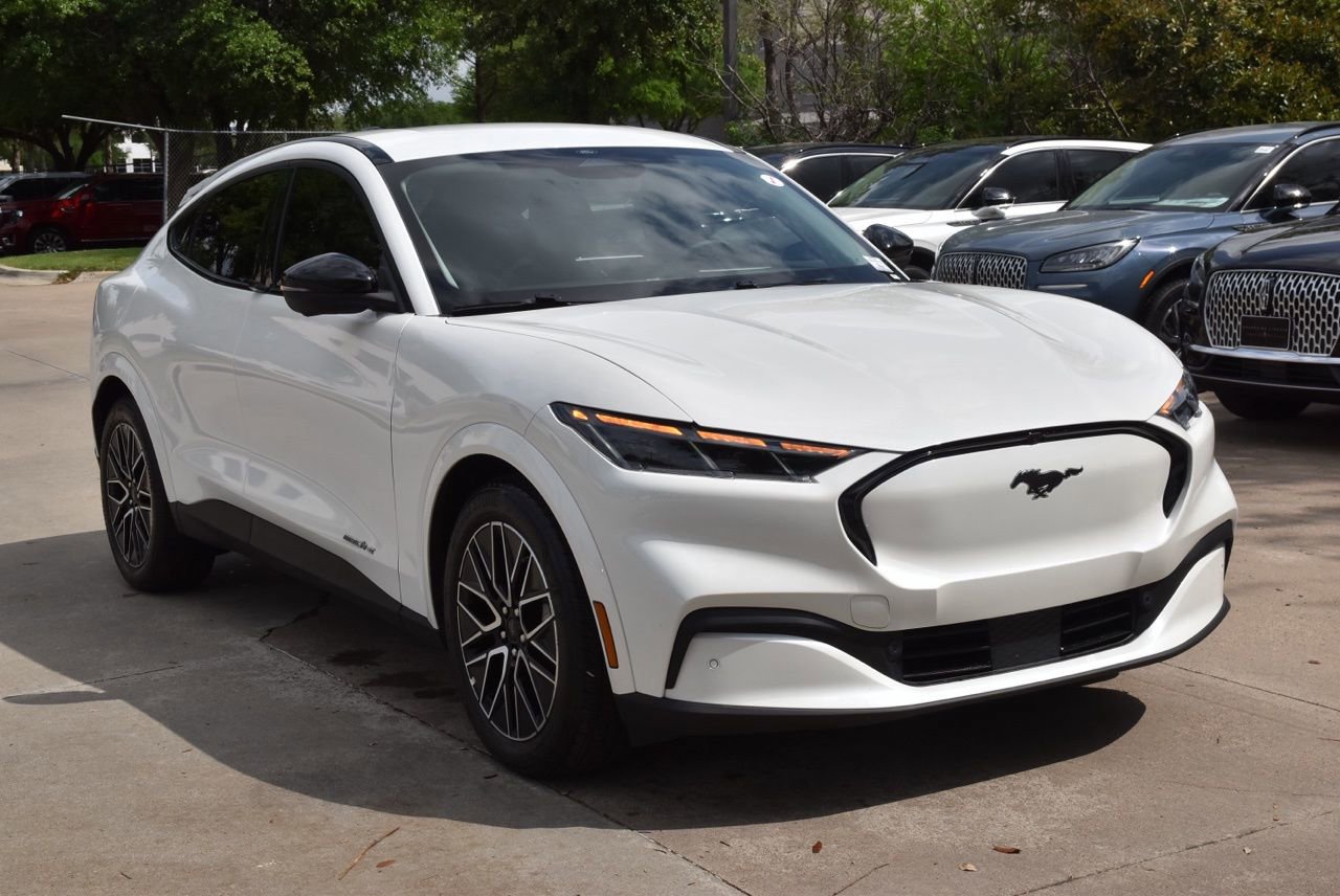 Certified 2025 Ford Mustang Mach-E Premium image 11