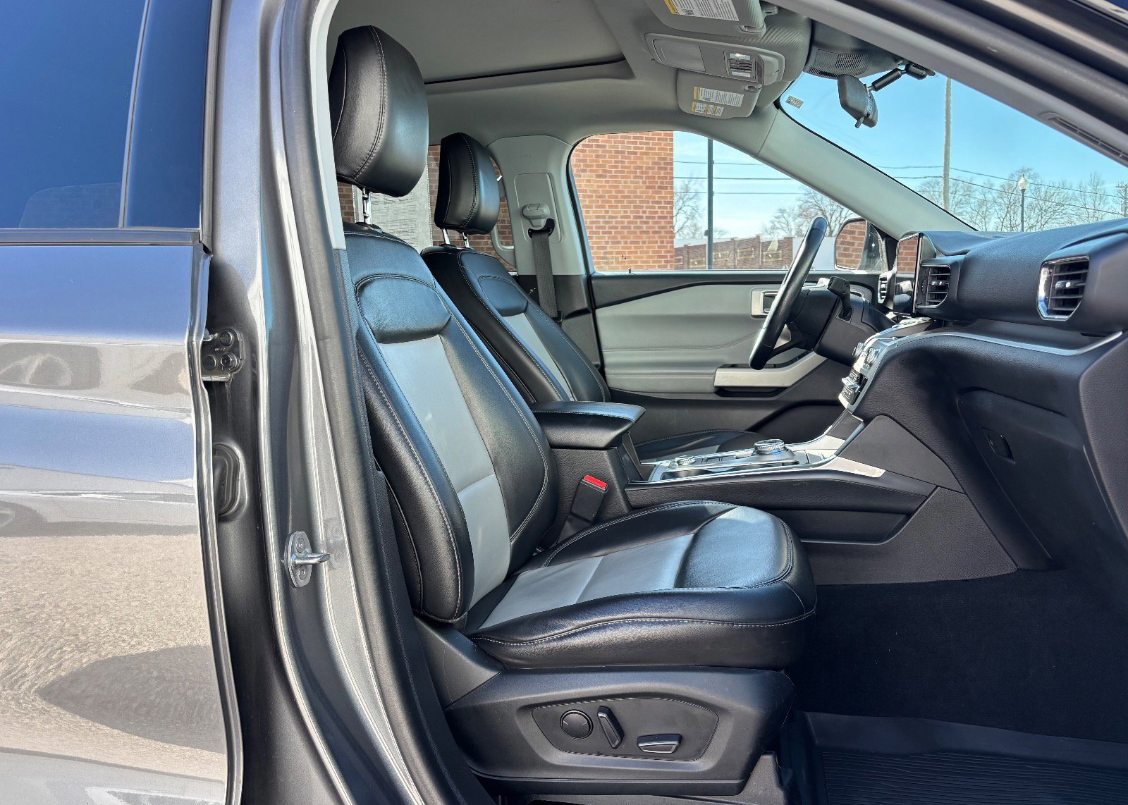 Certified 2022 Ford Explorer XLT w/ Equipment Group 202A image 29