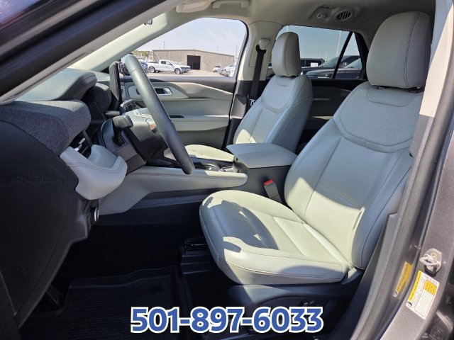 Certified 2025 Ford Explorer Active w/ Active Comfort Package AWD/4WD image 9