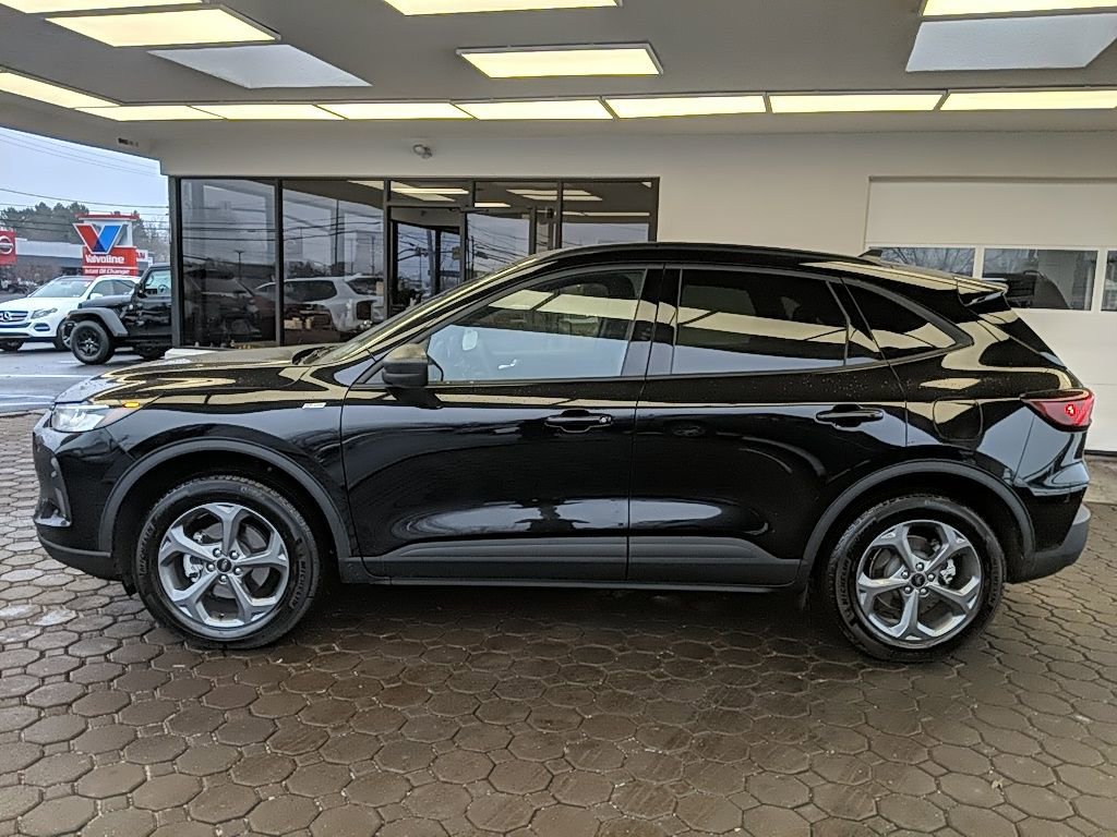 Certified 2025 Ford Escape ST-Line w/ Cold Weather Package image 9