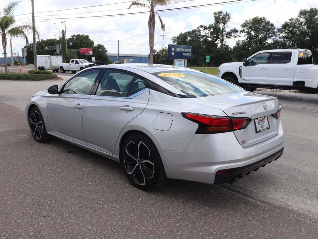Used 2024 Nissan Altima 2.5 SR w/ SR Premium Package FWD image 8