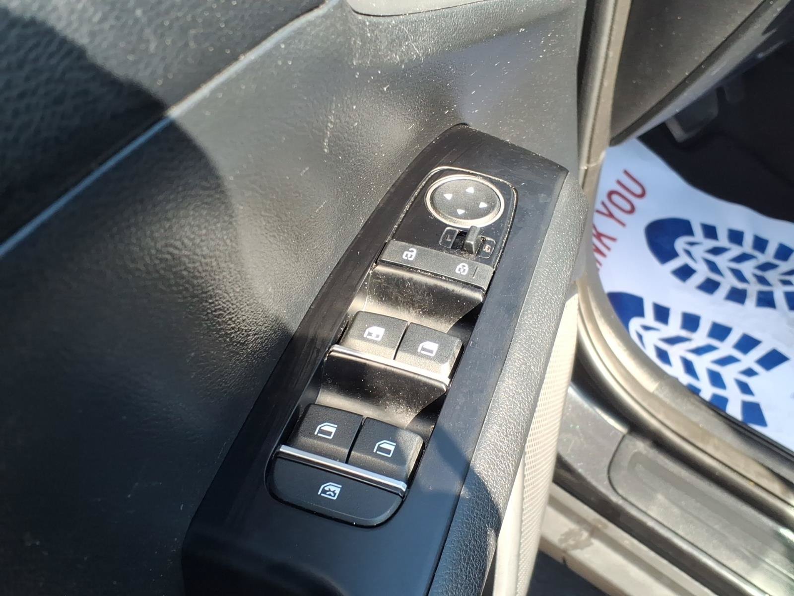 Used 2025 Kia Soul LX w/ LX Technology Package FWD image 21